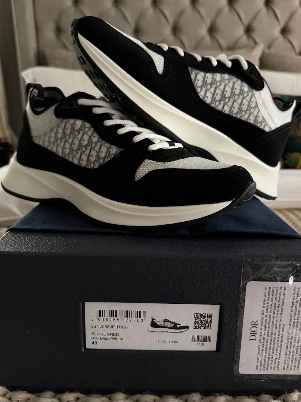Dior B25 Runner Black and White Logo Mesh Men’s Sneakers